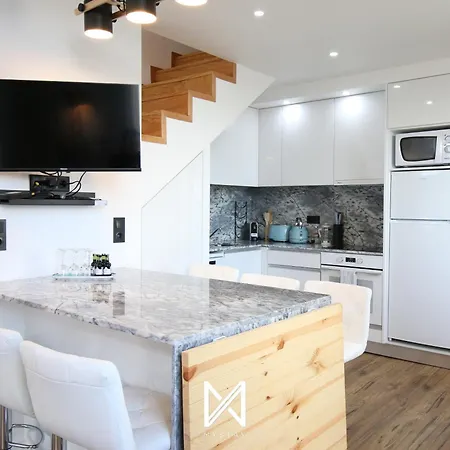 Semesterbostad Mystay - Riverview House *