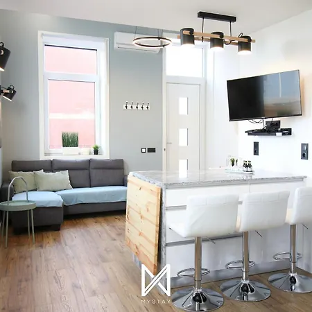 Semesterbostad Mystay - Riverview House *